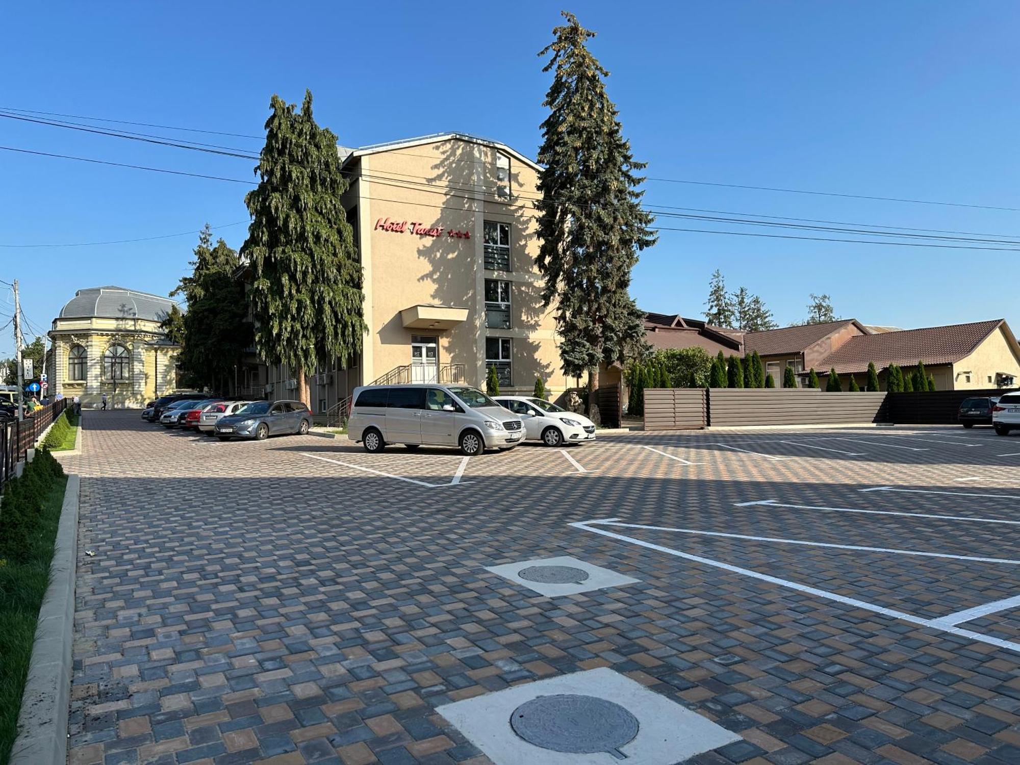 Hotel Turist Fălticeni Zewnętrze zdjęcie
