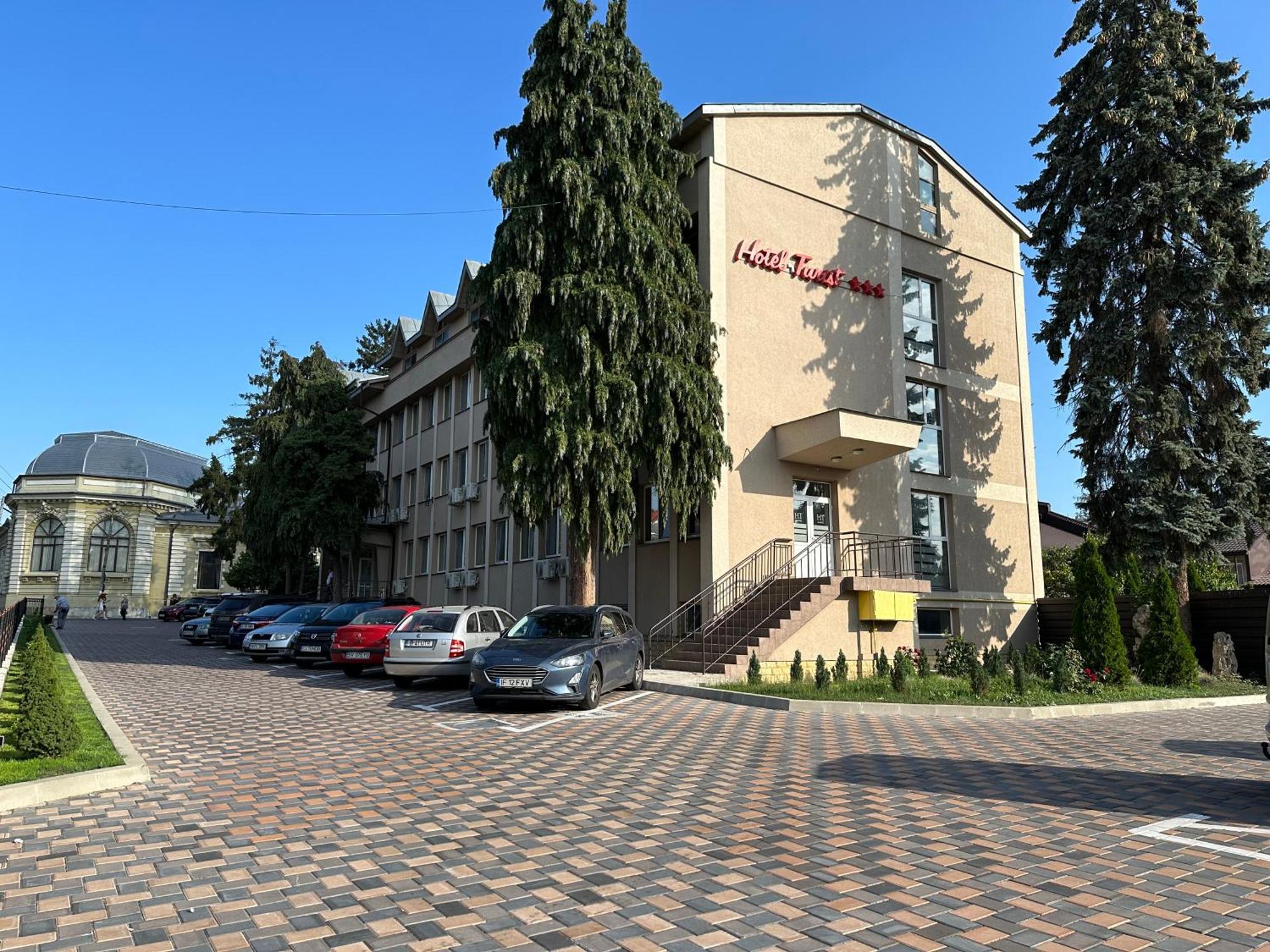 Hotel Turist Fălticeni Zewnętrze zdjęcie