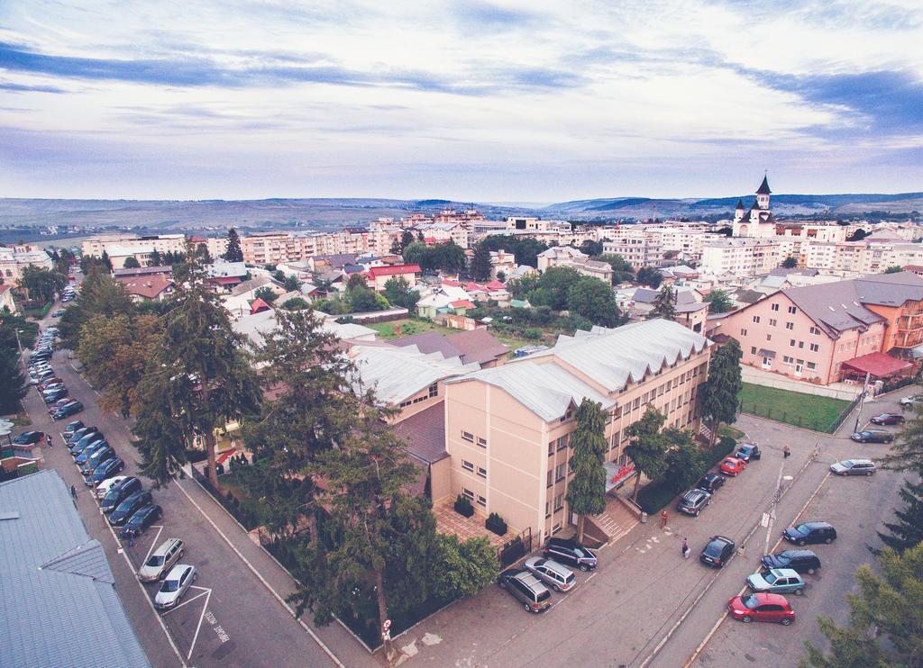 Hotel Turist Fălticeni Zewnętrze zdjęcie